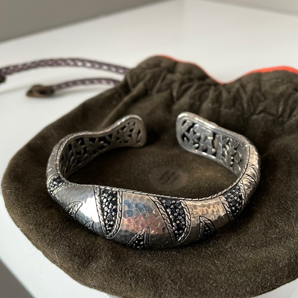 John Hardy Palu Macan Sterling Silver with Black Sapphires Hinged Cuff - Picture 2 of 11